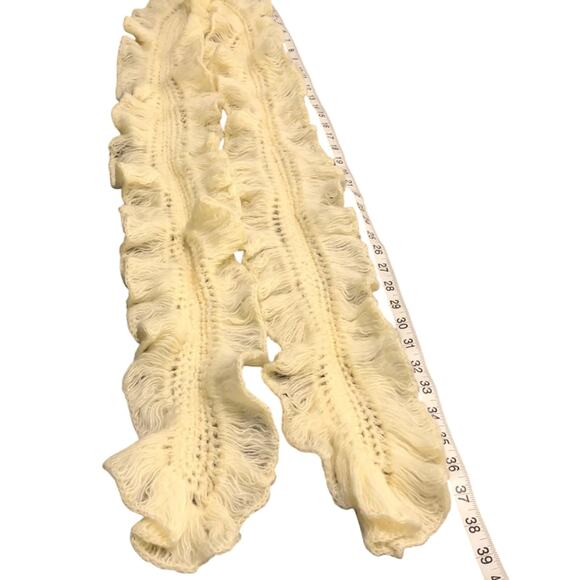 New York & Co Acrylic Ruffled Scarf Creamy Ivory NWT Fun Soft Winter - Picture 4 of 5